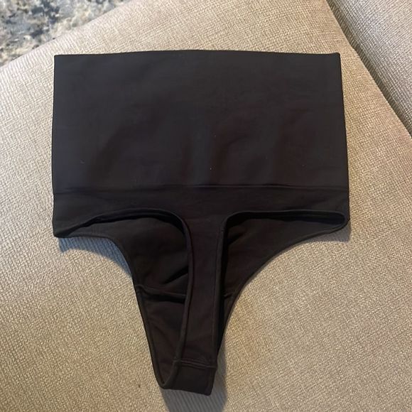 New Skims Core Control Thong - Picture 5 of 5